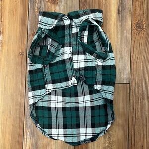 Size extra large flannel dog shirt. Green and black plaid. NWOT